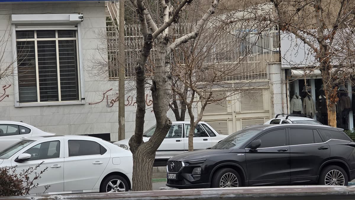 Iran protests nighttime gathering image for tracking persistence and provincial spread in risk dashboards