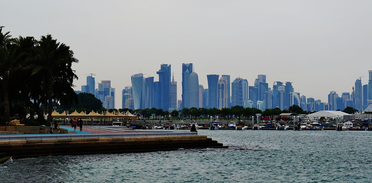 Doha skyline illustrating Qatar foreign policy balancing between Iran, GCC, and Western security partnerships